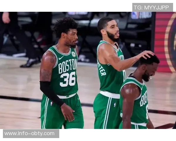 杰伦布朗半场表现惊艳12投7中砍下17分并贡献4篮板3助攻三分球命中率高达75