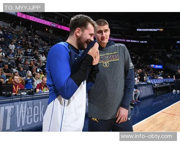 全队齐心协力专注训练独行侠官方分享精彩瞬间