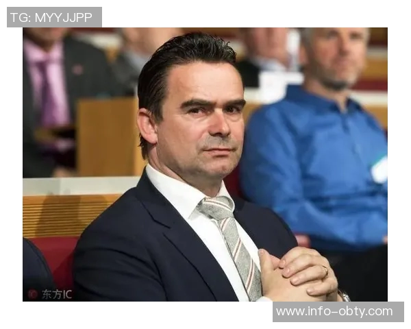 阿贾克斯再度寻求奥维马斯回归担任技术总监的可能性 阿贾克斯再度寻求奥维马斯回归担任技术总监的可能性