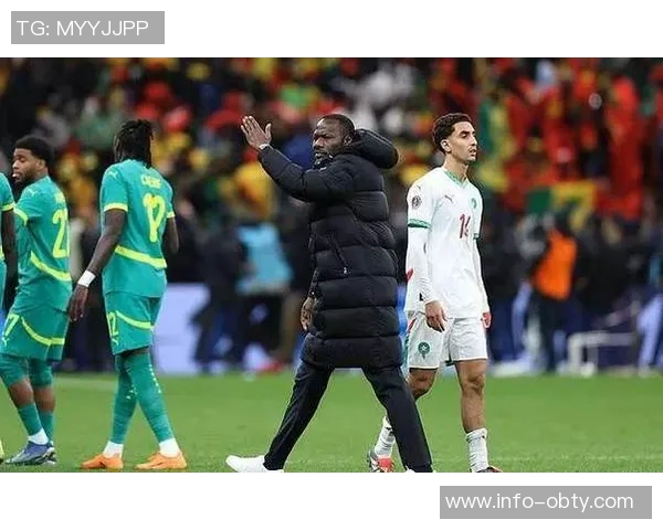 马内呼吁队友坚持比赛认为因判罚退赛太不理智宁愿输球也不愿放弃 马内呼吁队友坚持比赛认为因判罚退赛太不理智宁愿输球也不愿放弃